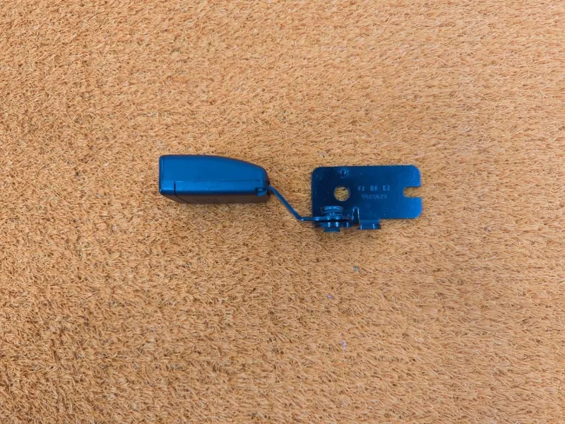 Ответная часть ремня безопасности