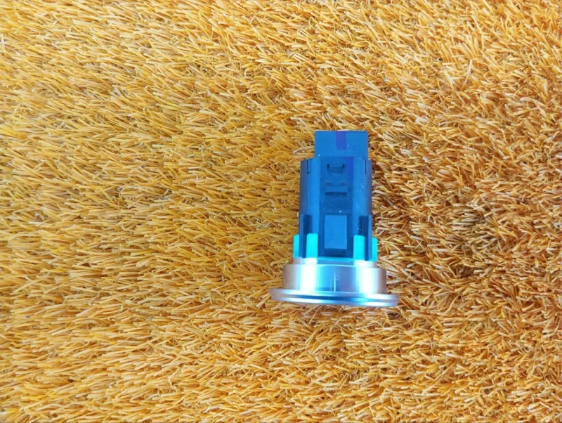 Кнопка запуска двигателя