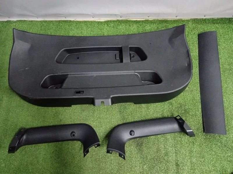 Обшивка двери багажника