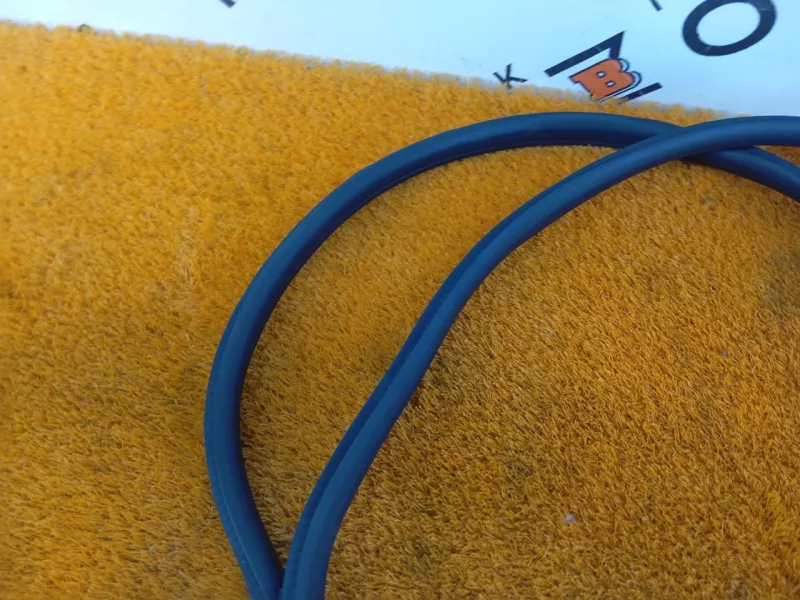 Уплотнитель проема двери