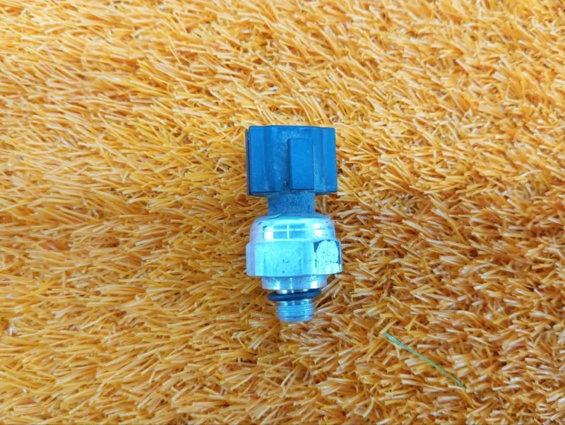 Датчик давления компрессора кондиционера