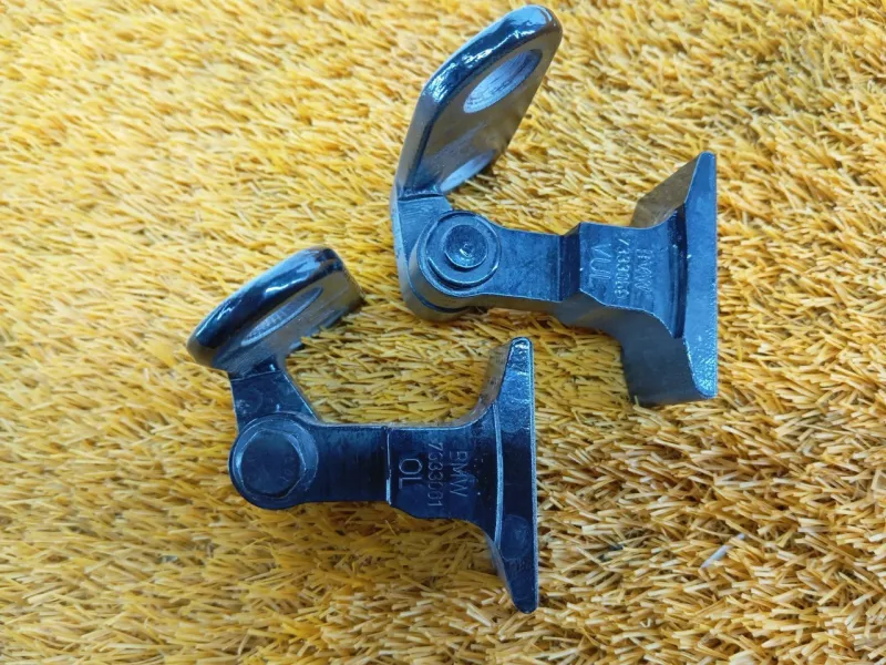 Петля двери