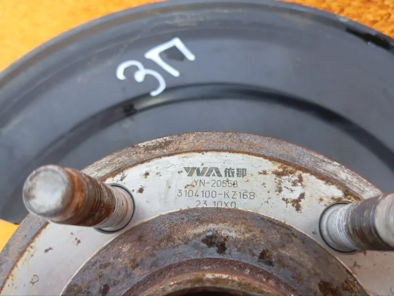 Кулак поворотный