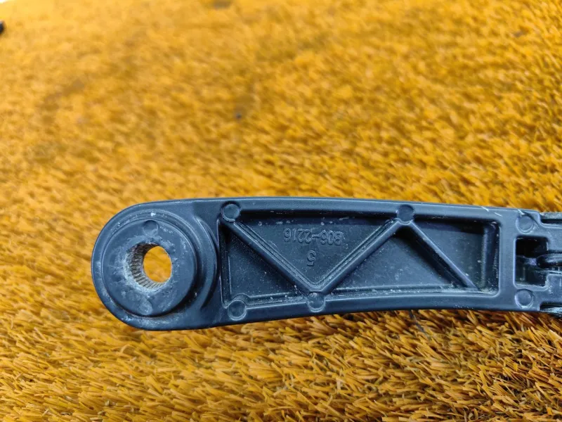 поводок стеклоочистителя