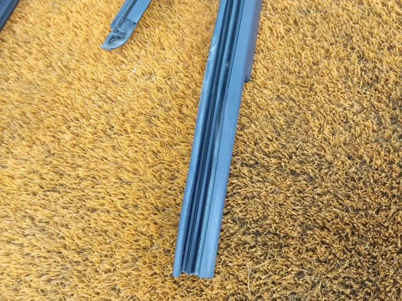 Уплотнитель стекла двери