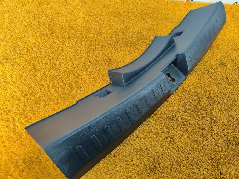 Накладка замка багажника