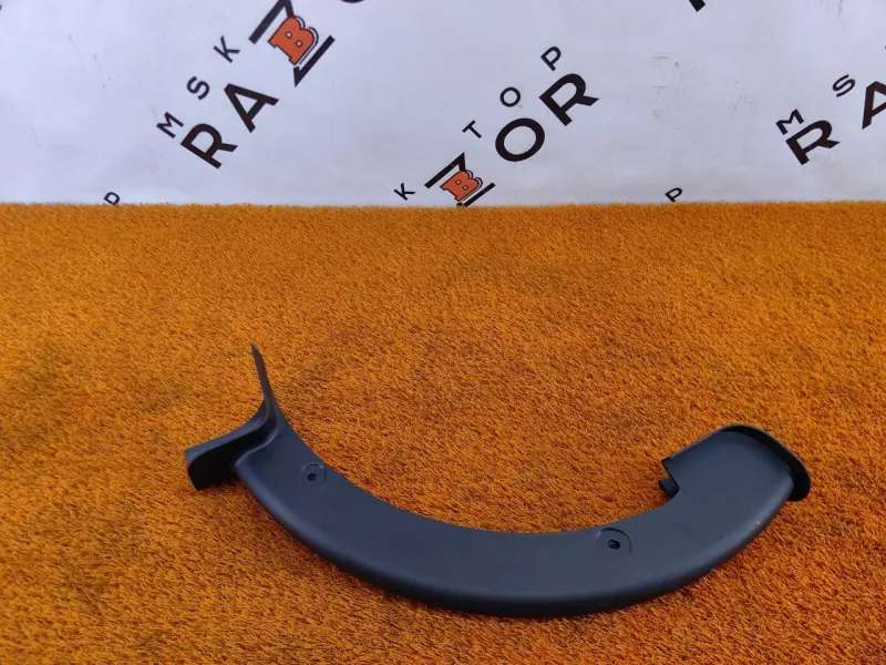 Накладка петли крышки багажника