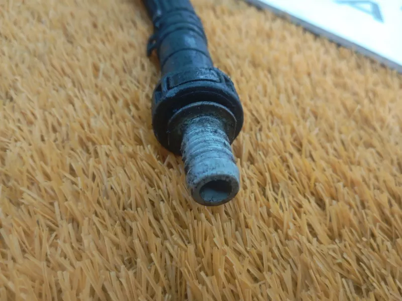 Трубка топливная