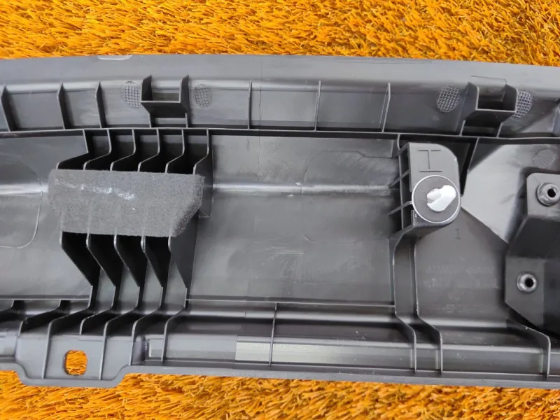 Накладка замка багажника