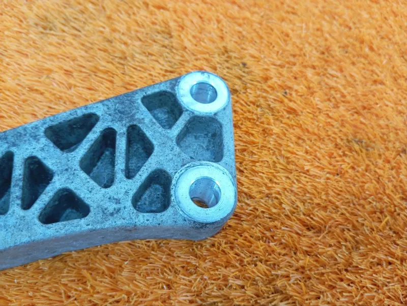 Кронштейн редуктора