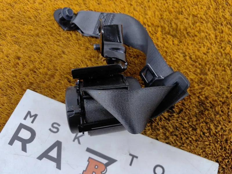 Ремень безопасности