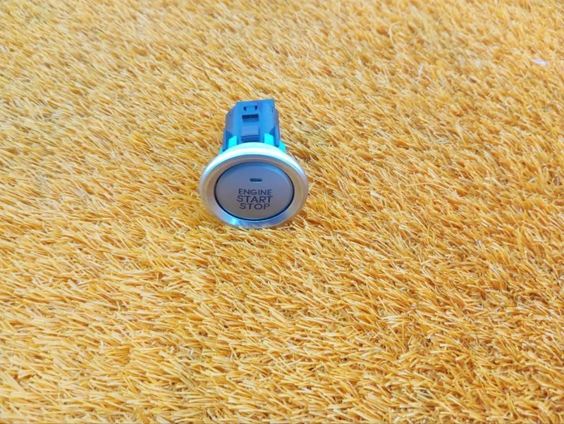 Кнопка запуска двигателя