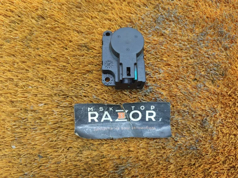 Сервопривод заслонок печки