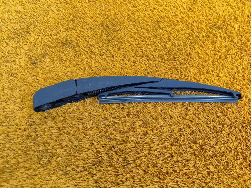 Поводок стеклоочистителя багажника