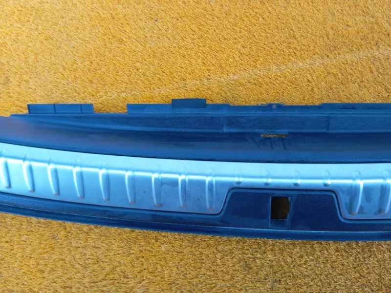 Накладка замка багажника