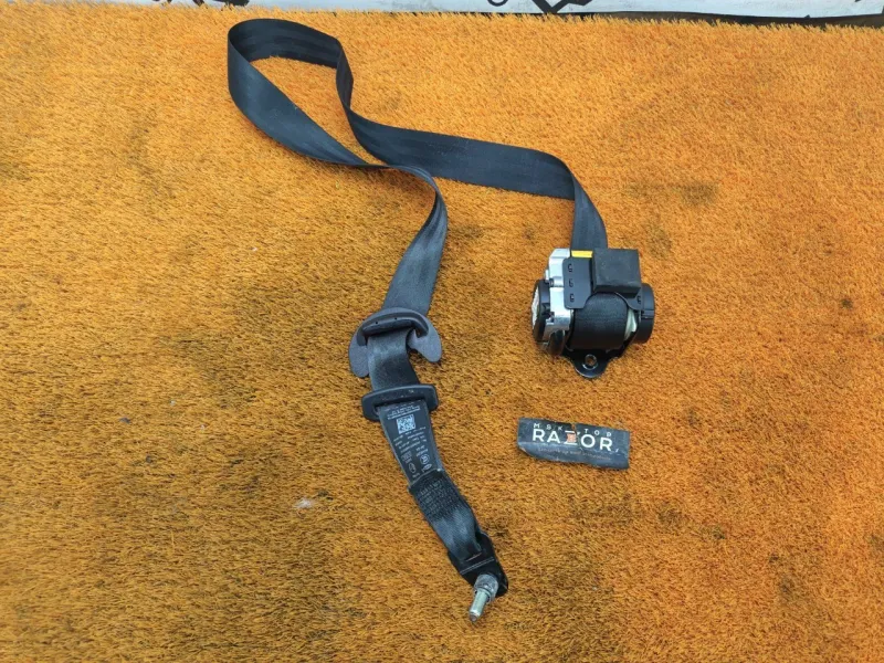 Ремень безопасности