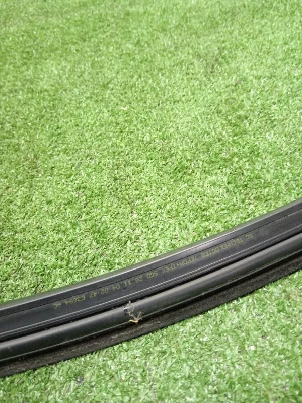 Уплотнитель стекла двери