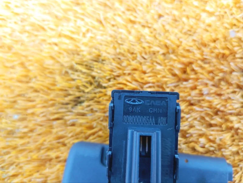 Кнопка стеклоподъемника