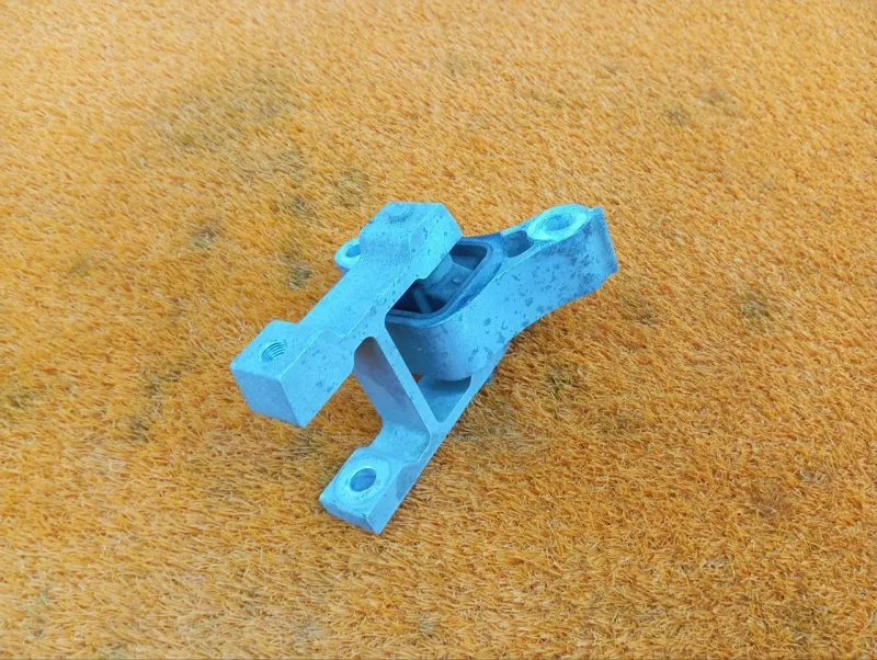 Подушка двигателя