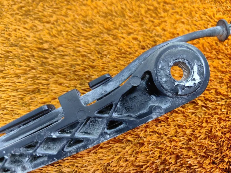 поводок стеклоочистителя