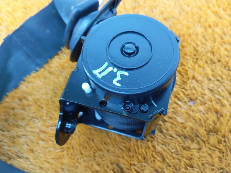 Ремень безопасности