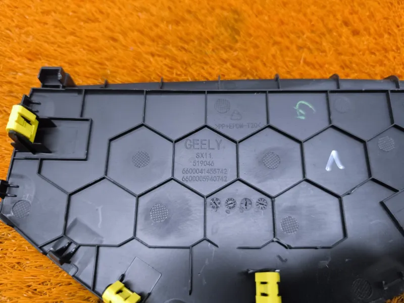 Накладка на торпедо