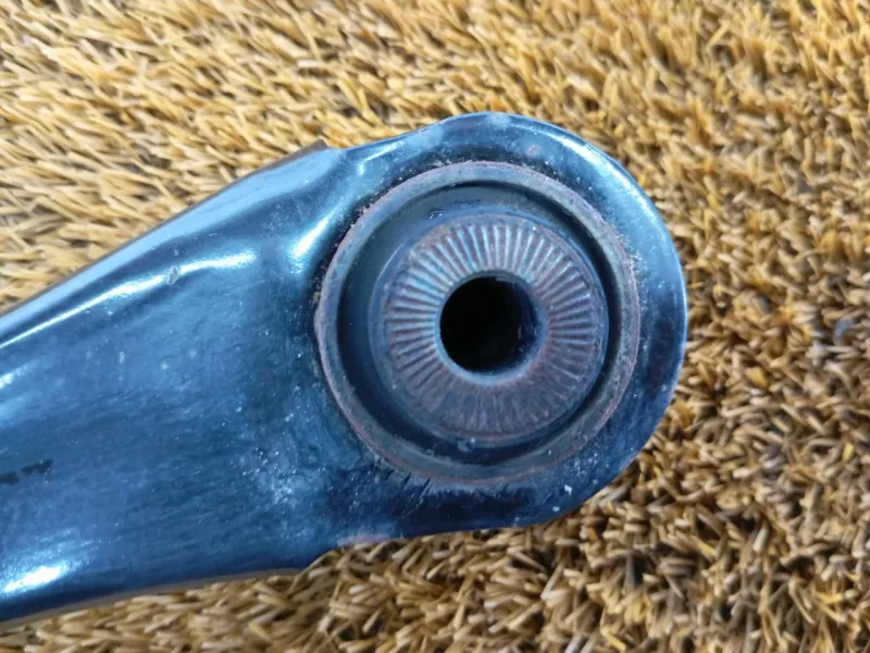 Рычаг подвески верхний