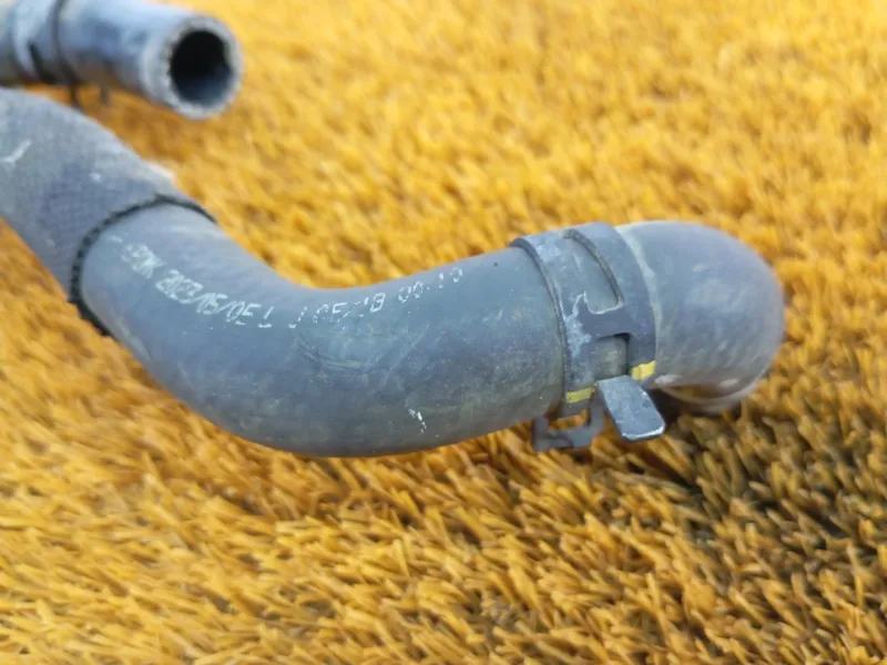 Патрубок отопителя