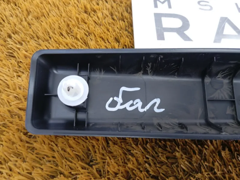 Накладка крышки багажника