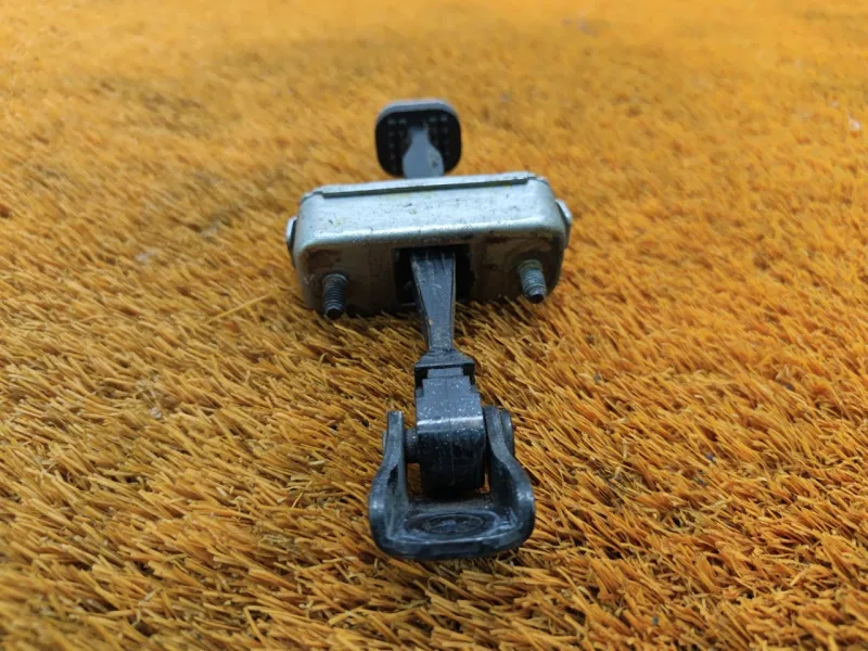 Ограничитель двери