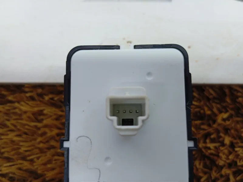 Кнопка стеклоподъемника