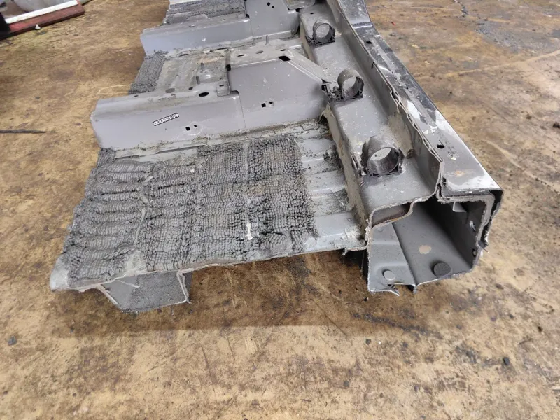 Порог с центральной стойкой