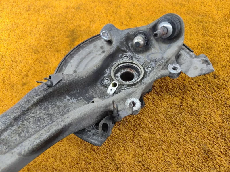 Кулак поворотный