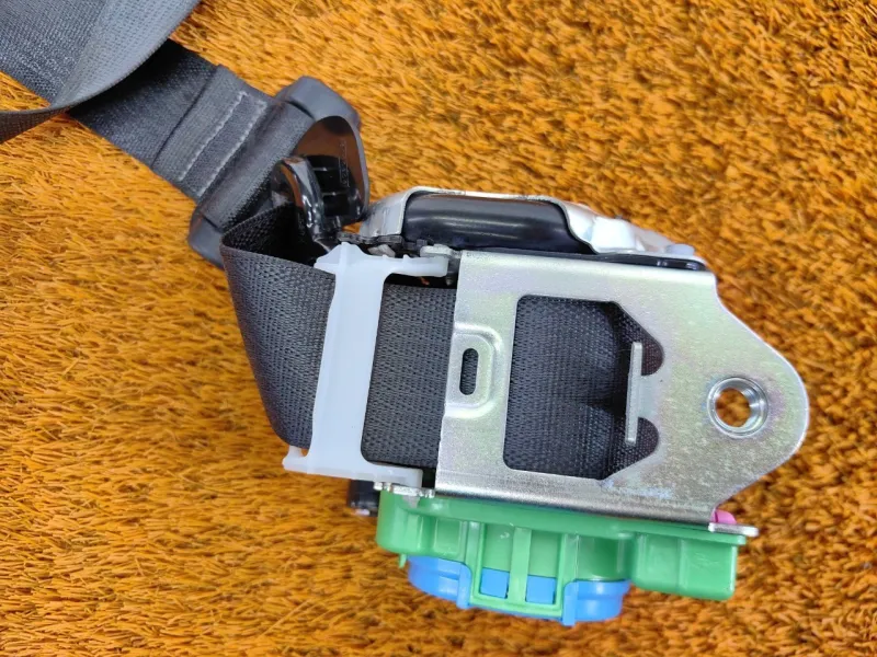 Ремень безопасности