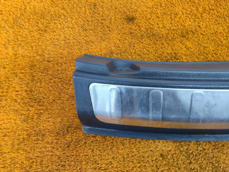 Накладка замка багажника