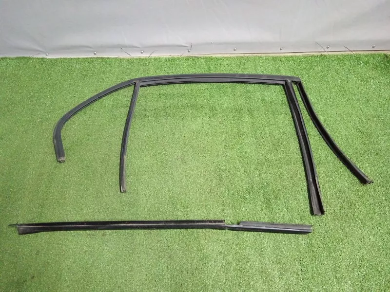 Уплотнитель стекла двери