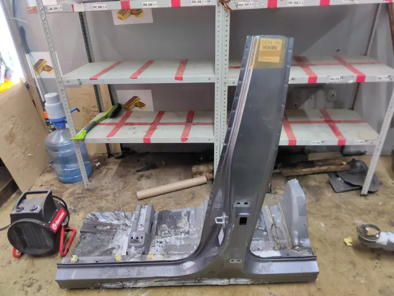 Порог с центральной стойкой