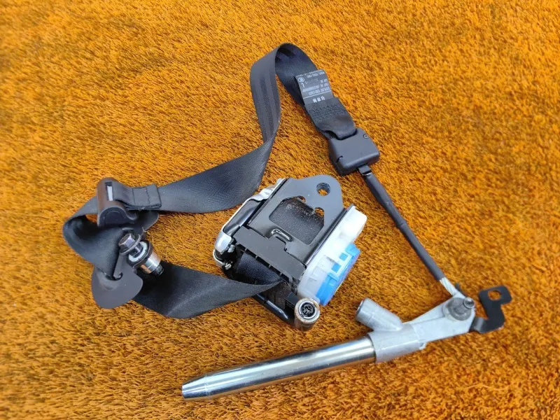 Ремень безопасности