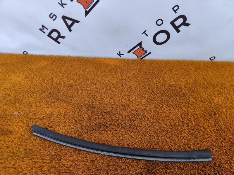 Уплотнитель стекла двери