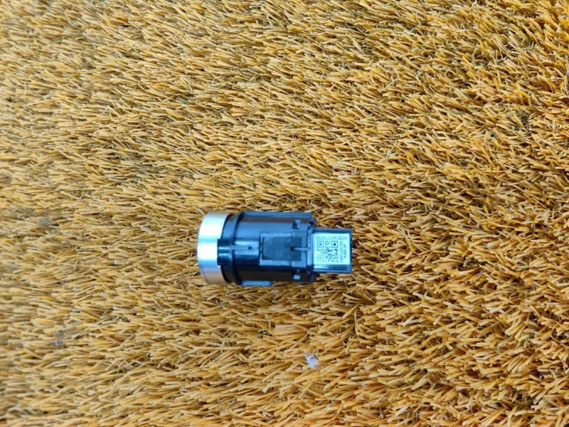 Кнопка запуска двигателя