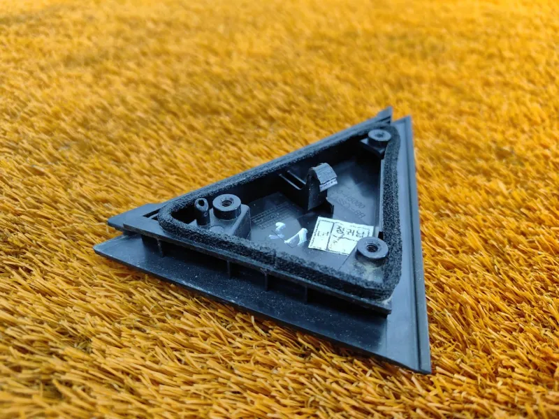 Уголок двери