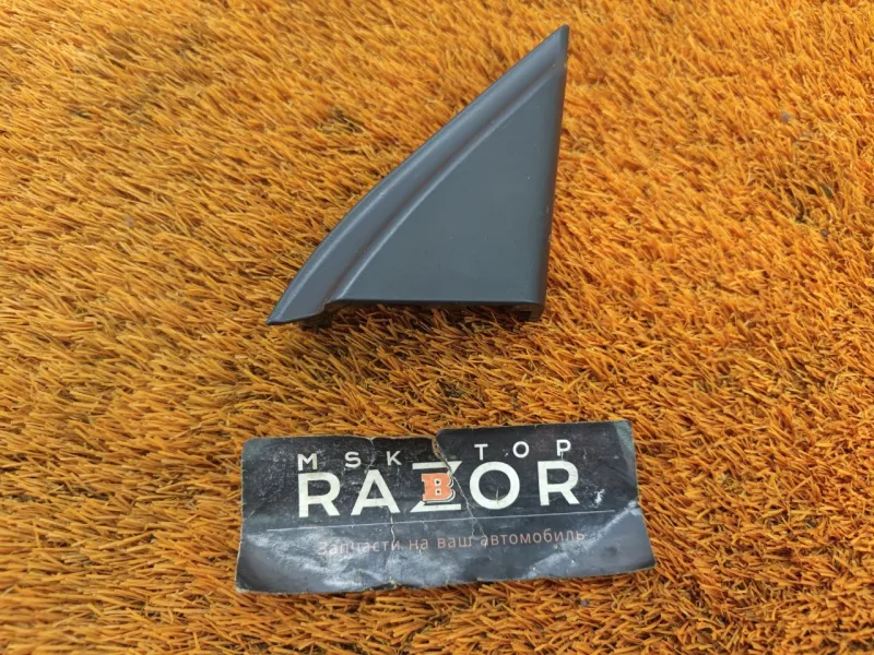 Уголок двери