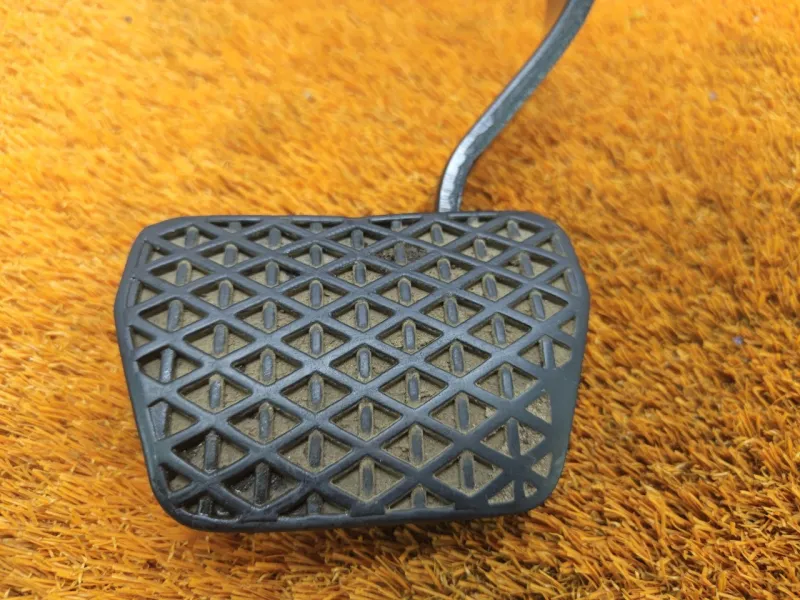 Педаль тормоза