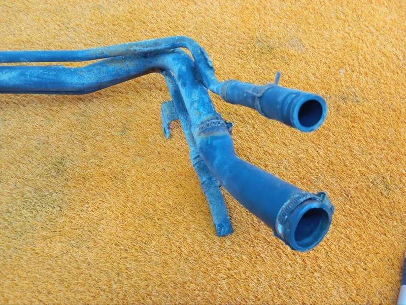 Горловина топливного бака