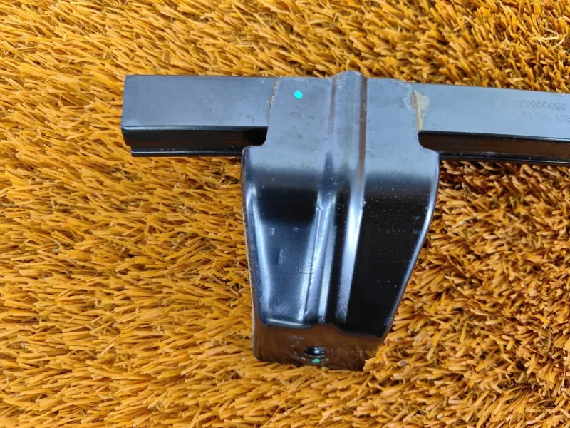 Направляющая стекла двери