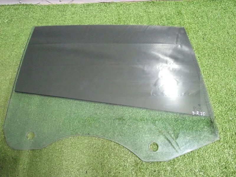 Стекло двери BMW 5-Series 2010 51357197916 F07, заднее правое