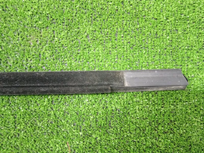 Уплотнитель стекла двери