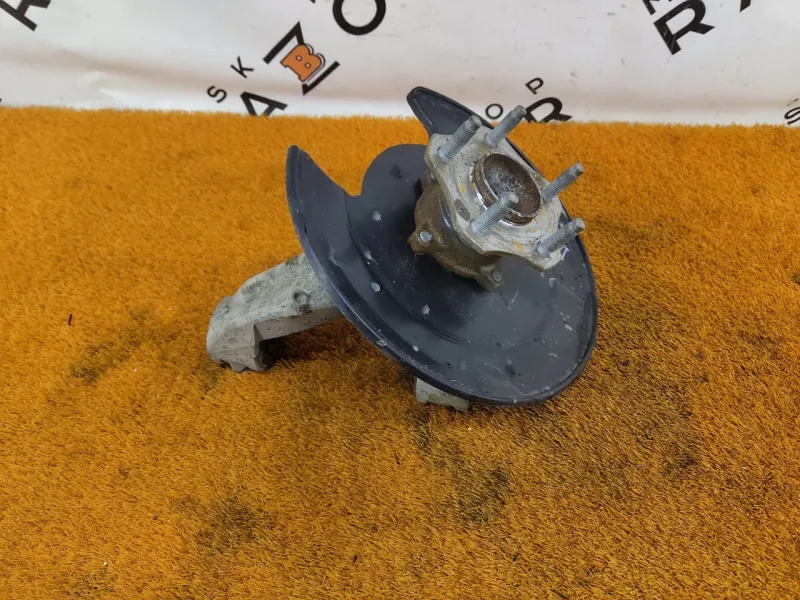 Кулак поворотный