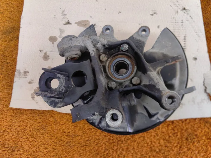 Кулак поворотный