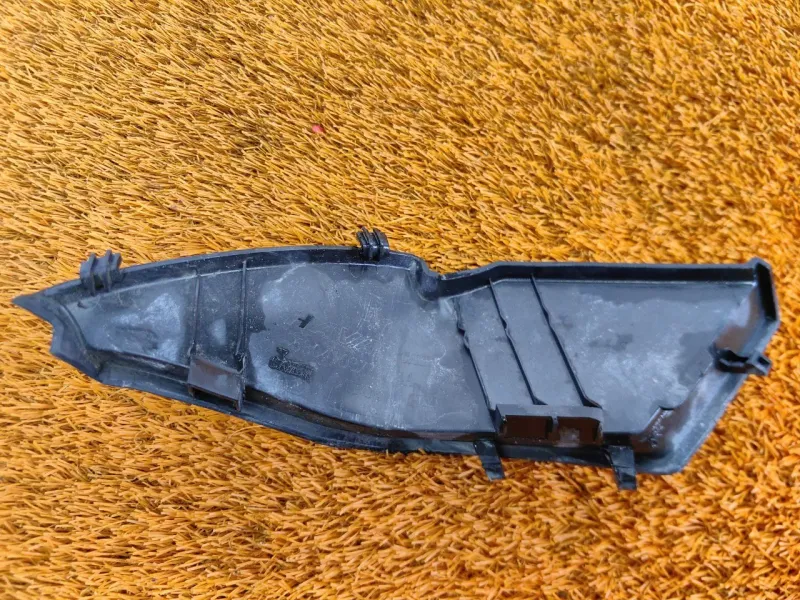 Уголок жабо